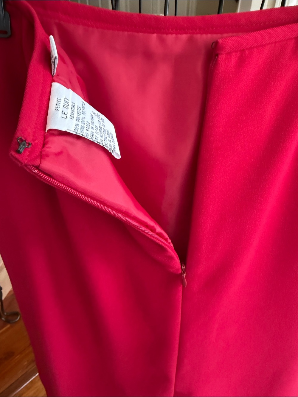 Le Suit Crimson Red Skirt Suit Set Size 10P Tailored Blazer Pencil Skirt Classic - Picture 8 of 12